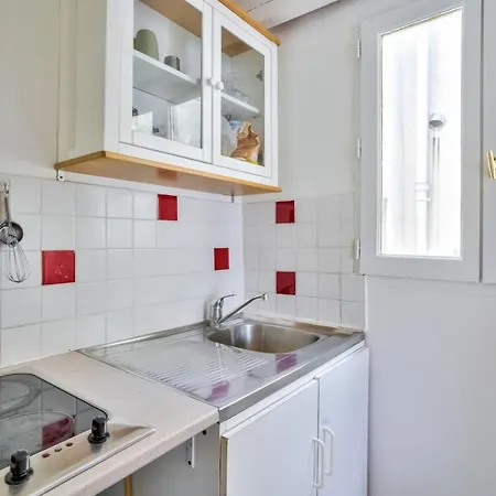 Mezzanine Studio In The 20th District Appartement Paris
