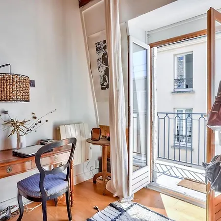 Appartement Mezzanine Studio In The 20th District Paris