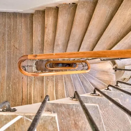 Appartement Mezzanine Studio In The 20th District Paris